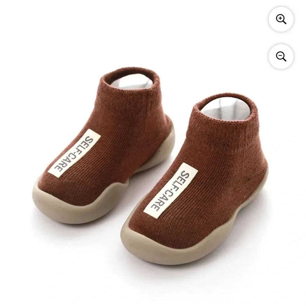 BRAND NEW 6-12M (18/19) Baby Shoe Socks in Brown and White